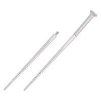 Tige d'introduction en titane pour piercings, argent Tige d'introduction en titane argentée pour piercings sur fond blanc