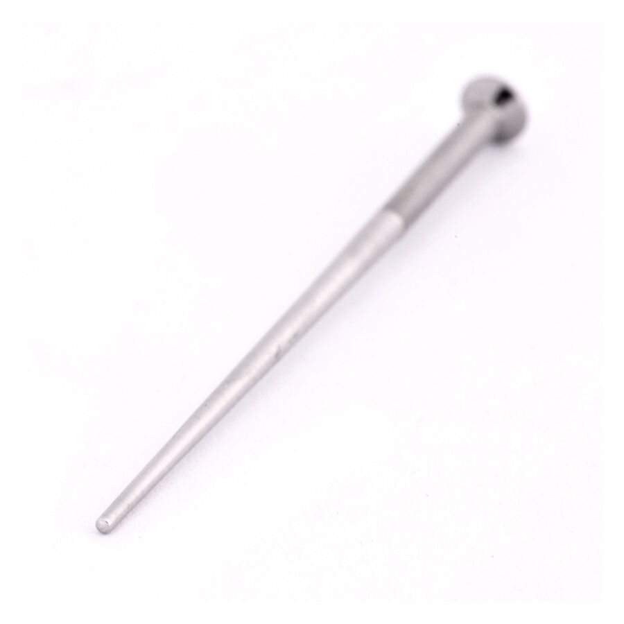 Tige d'insertion en titane argenté pour piercings Tige d'insertion conique en titane argenté sur fond blanc