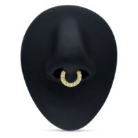 Clicker de Septum en Or 18K avec Cristaux Clicker de Septum doré avec cristaux clairs sur fond noir
