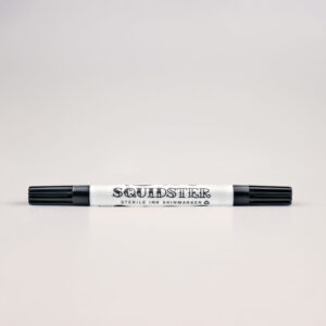 Marqueur de peau noir double face sur fond clair