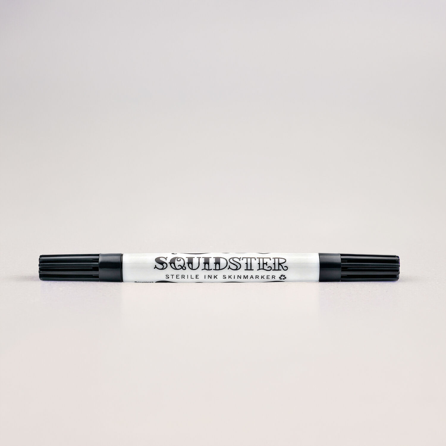 Squidster Mini Marqueur de Peau Noir Marqueur de peau noir double face sur fond clair