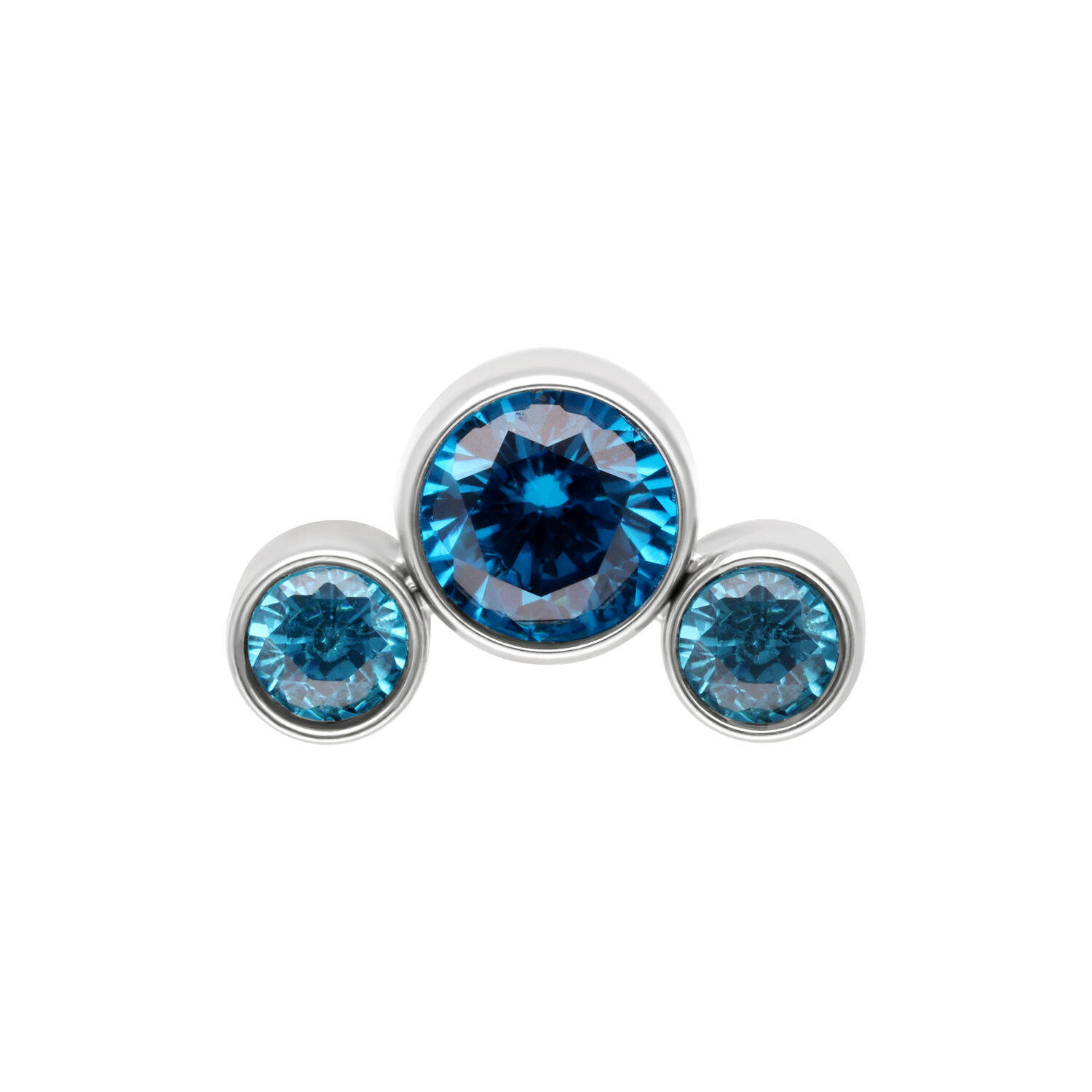 Embout en cristal turquoise monté sur or blanc Trois cristaux turquoises de tailles différentes, montés sur or blanc, sur fond blanc