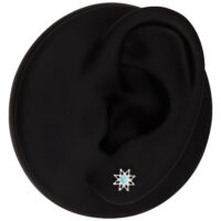 Embout Aqua Bloom Cristal Turquoise Modèle d'oreille noir avec embout fleur en cristal turquoise dans le lobe