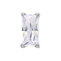 Embout en cristal baguette en titane Cristal clair rectangulaire dans un sertissage en titane argenté sur fond blanc