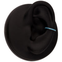 Clicker de piercing d'oreille en cristal turquoise Oreille modèle noire avec clicker de piercing en cristal turquoise